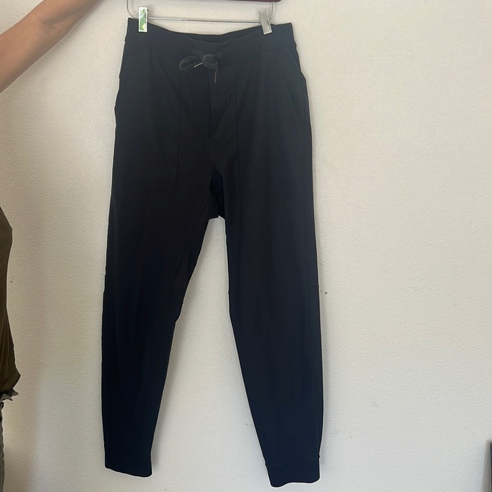 Like new joggers lulu lemon